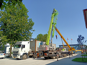 印度尼西亞的石膏粉生產線已全部裝箱運抵港口，印尼的朋友坐等收貨吧。我們的安裝人員已準備就緒，整裝待發。